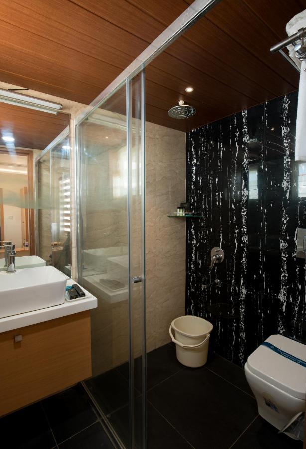 Kvr Capitol Suites Vijayawāda Buitenkant foto